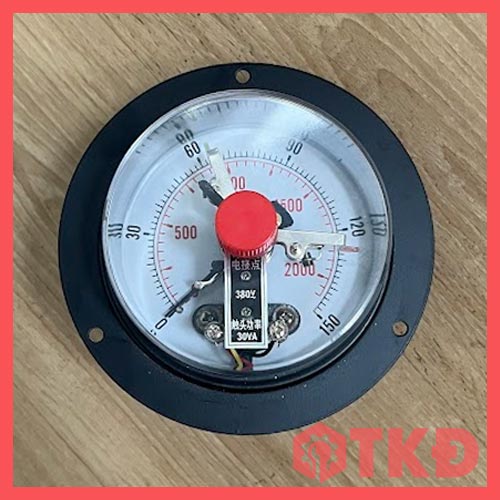 đồng hồ đo áp suất có chỉnh 3 kim chân sau 2