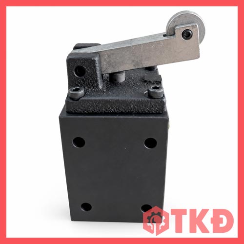 van hành trình thủy lực con lăn lắp ren yuci yuken dct 4